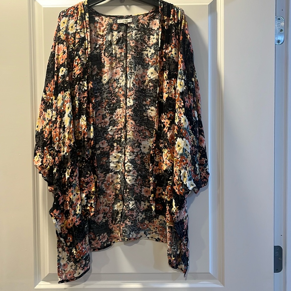 Maurice’s one size shawl- black and floral